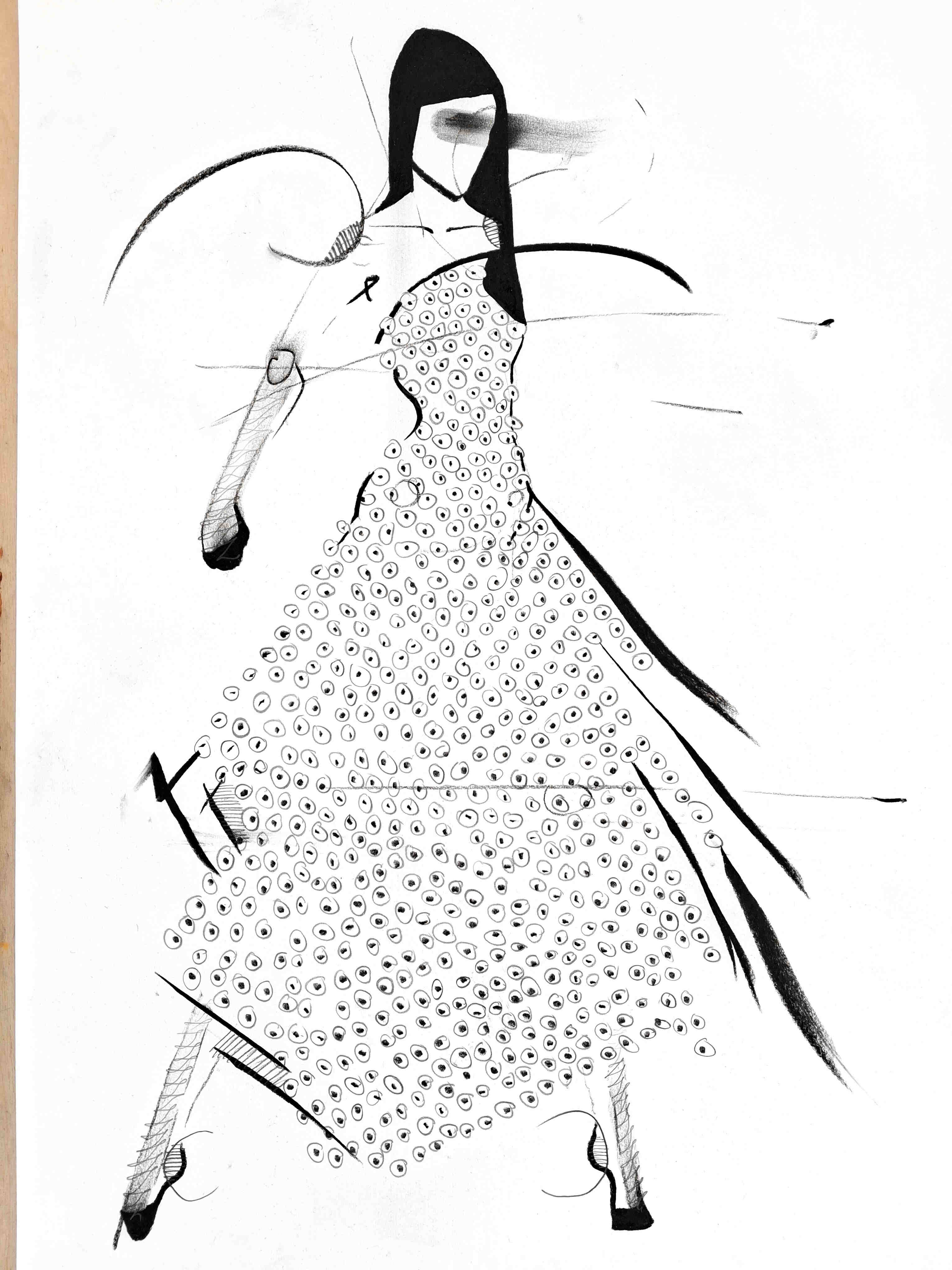 Zeichnung einer Modefigurine mit langem Paillettenkleid und schwarzen Haaren in Kohle im Format A2 Modemappe.